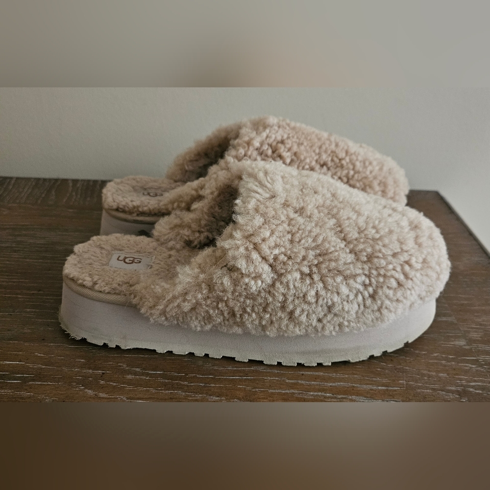 Ugg Maxi Curly Platform Slippers Size 9